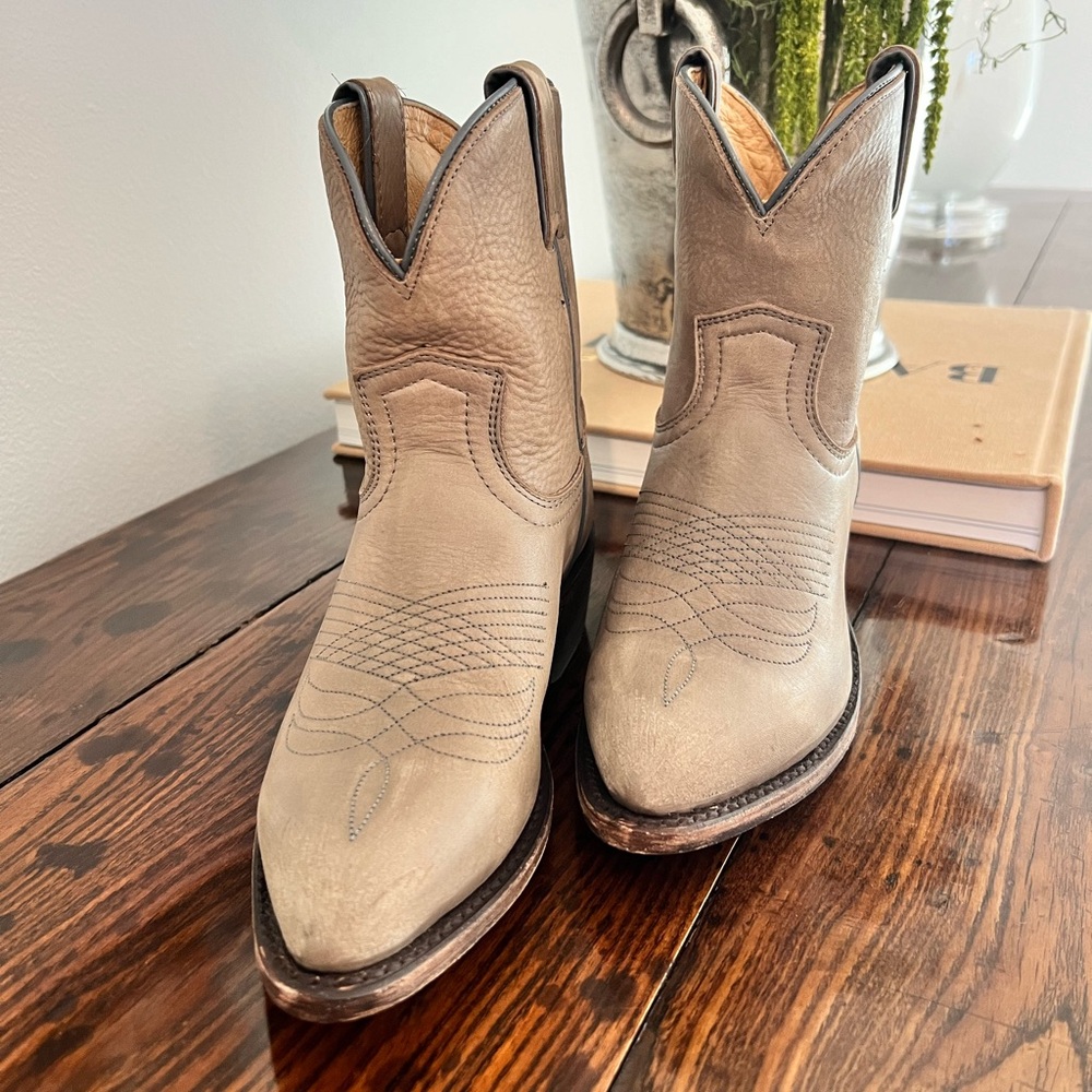 Frye Billy Short Boot - Picture 4 of 10
